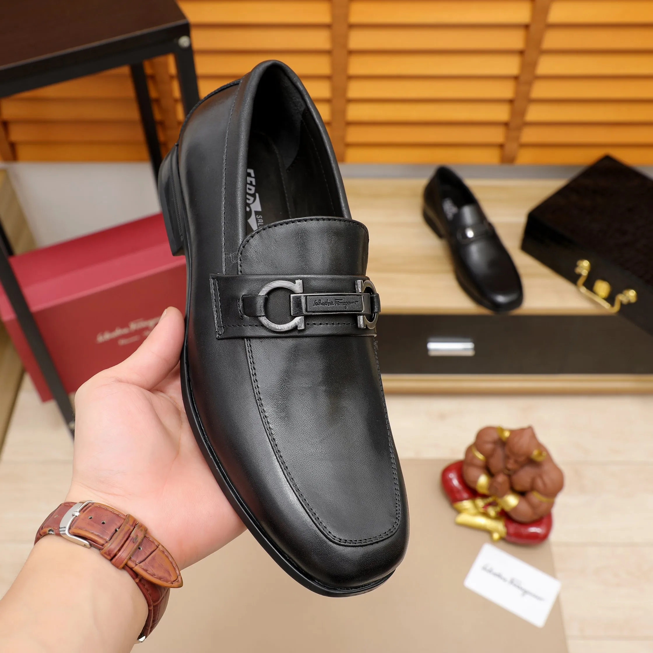 Men's shoes 💰540 🕷🕷🐂【Ferragamo】Ferragamo Popular fashionable casual shoes🇨🇳Official website counter 1:1 production, original mold opening💯Good quality visible, imported high-end first-layer waxed calfskin, water-dyed🐂leather lining🌿very clear texture, high-quality waterproof, non-slip and wear-resistant outsole🎋high quality and low price, truly handmade🍓Black optional! Code number 38-45……